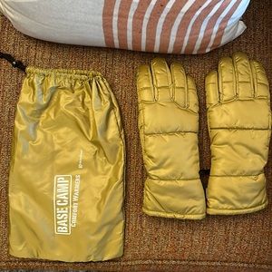 NWOT Base Camp Comfort Warmers Grandoe gloves